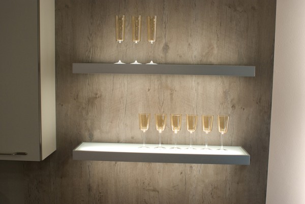 Wandboard LED Glasbodenleuchte Leuchtregal Regal Wandleuchte Küche 900 mm, Edelstahl