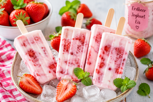 erdbeer-joghurt-eis-am-stiel-selber-machen-jpg