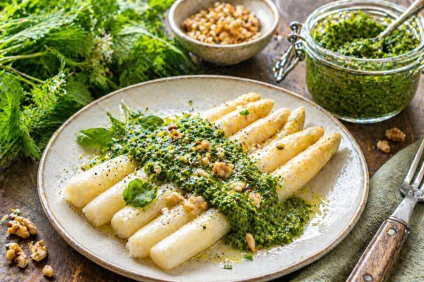 wildkraeuter-pesto-spargel-rezept