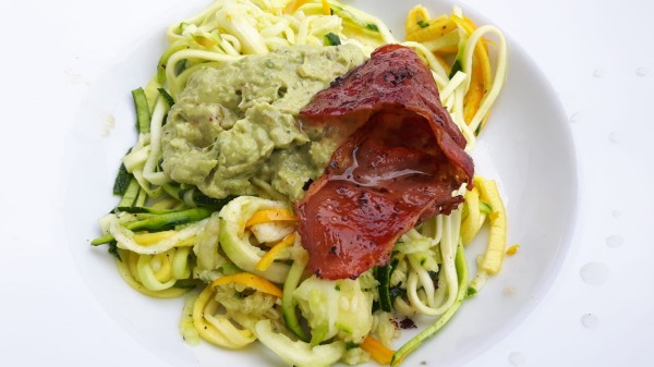 Zucchini-Spaghetti-mit-Avocado-Pesto-3