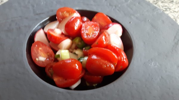 Tomatensalat-mit-Radieschen