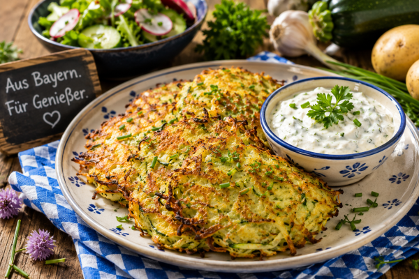 bayerische-zucchini-kartoffel-roesti-kraeuterquark-jpg