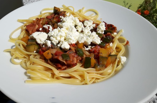 Spaghetti-mit-mediterraner-Sauce