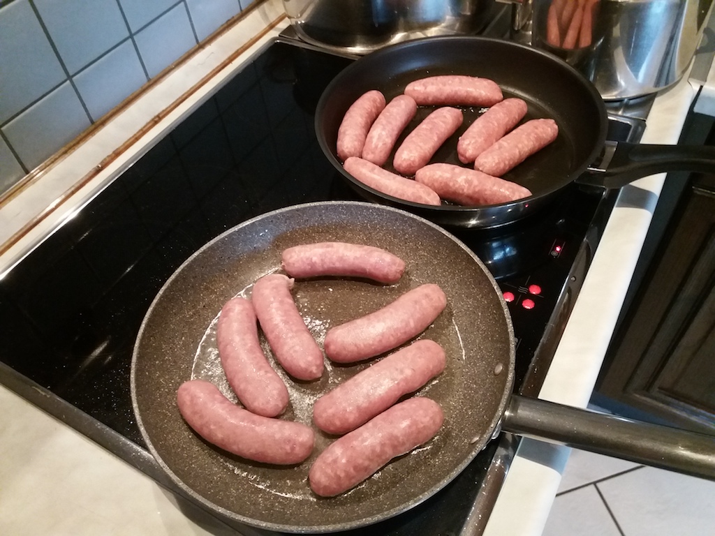 bratwurst_in_pfanneSWyFaTrZsni2g