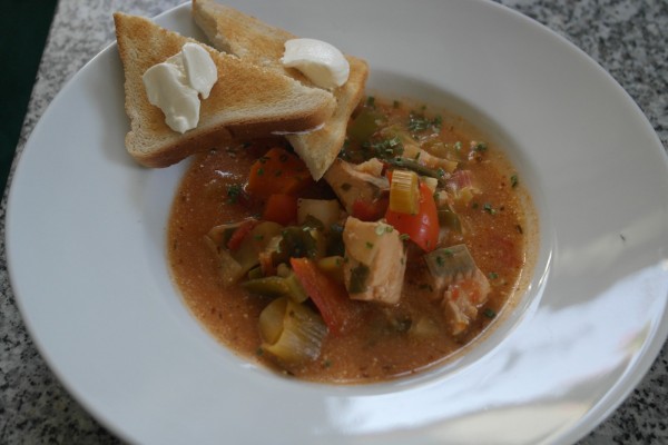 Gemüsesuppe mit Fischeinlage | Rezepte | Deine Traumküche
