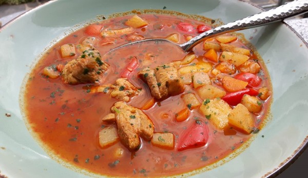 Fleischsuppe-mit-Kartoffeln-und-Gem-se-2