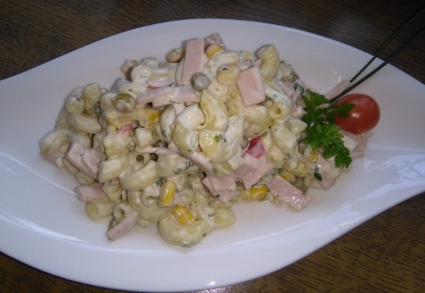 Nudelsalat-mit-Mayonnaise-2