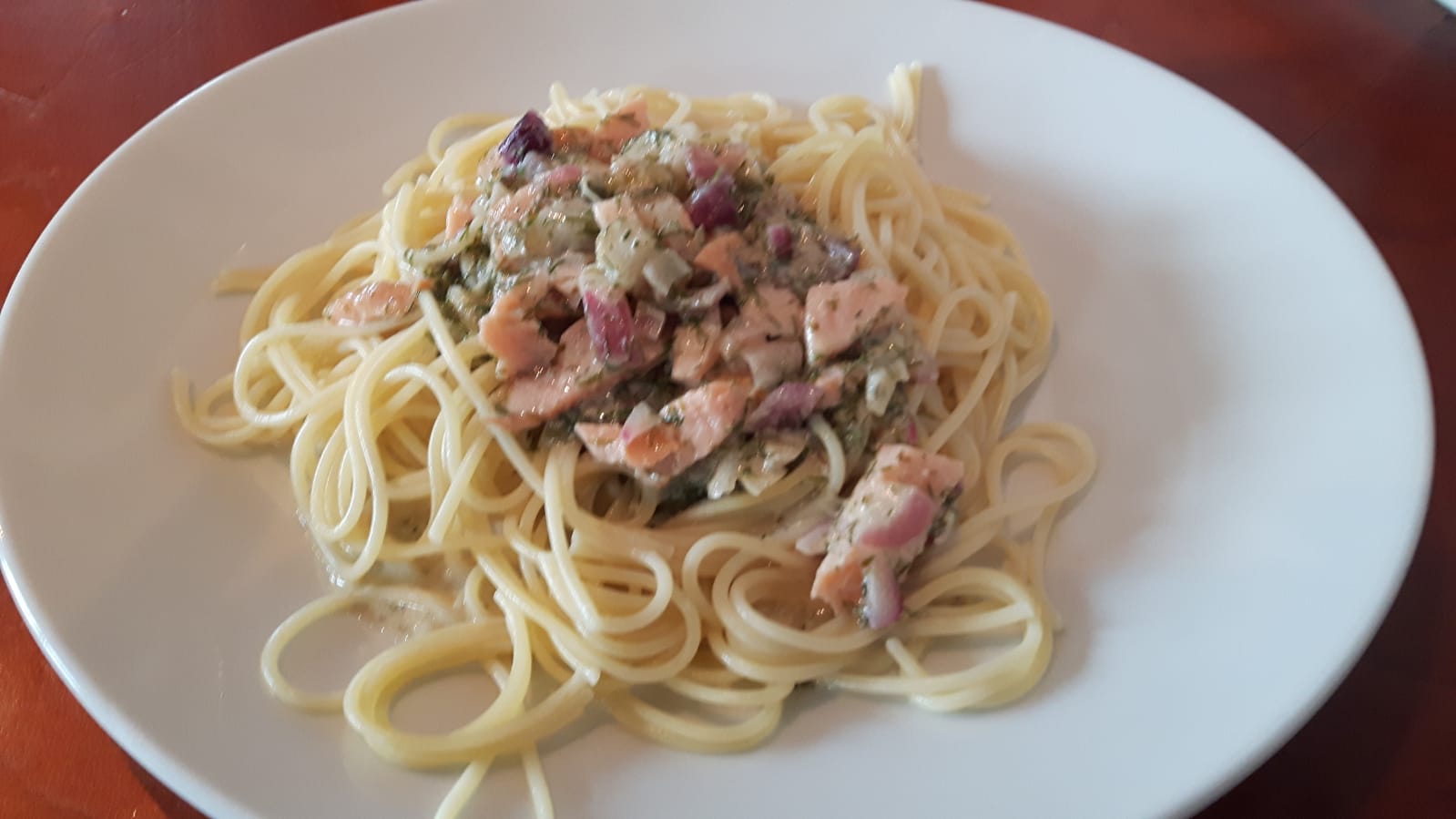 Spaghetti-mit-Lachssosse